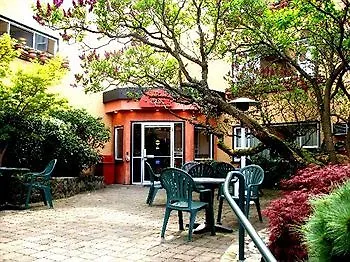 Helm'S Inn Victoria Hotel